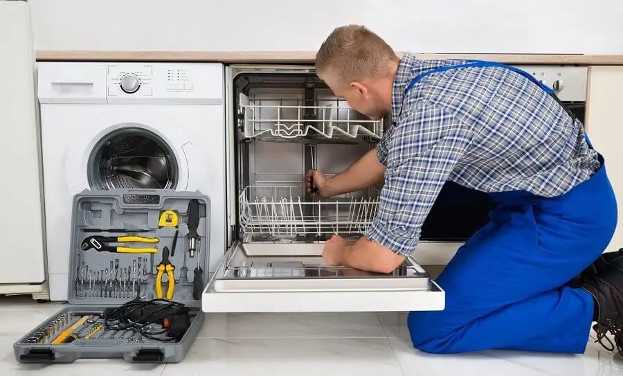Akçakoca Miele servisi teknisyen ekibi beyaz eşya tamiri yaparken